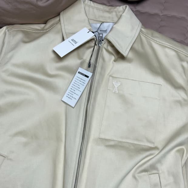 아미 택있는 완전 새상품 (정품) 아우터