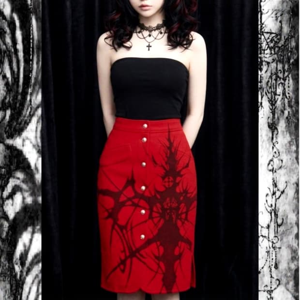 모스키노 레드 버튼 미디 스커트