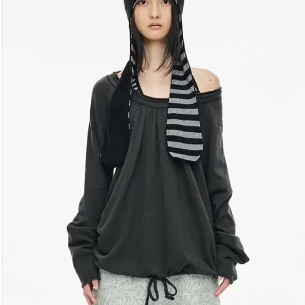 세릭 라운드 헴 스트링 탑 차콜