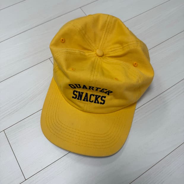 쿼터스낵스 모자