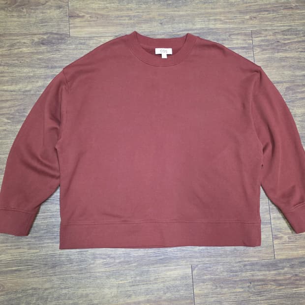  COS 여성 오버핏 맨투맨
