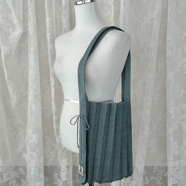 조셉앤스테이시 럭키 플리츠 니트 백 더스티블루