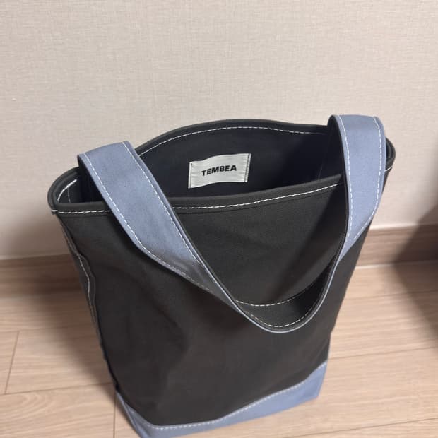 템베아 바게트 토트백 s사이즈 차콜/아쿠아블루