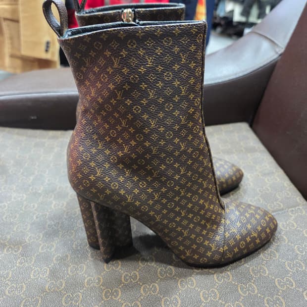 루이비통 나노 모노그램 앵클부츠