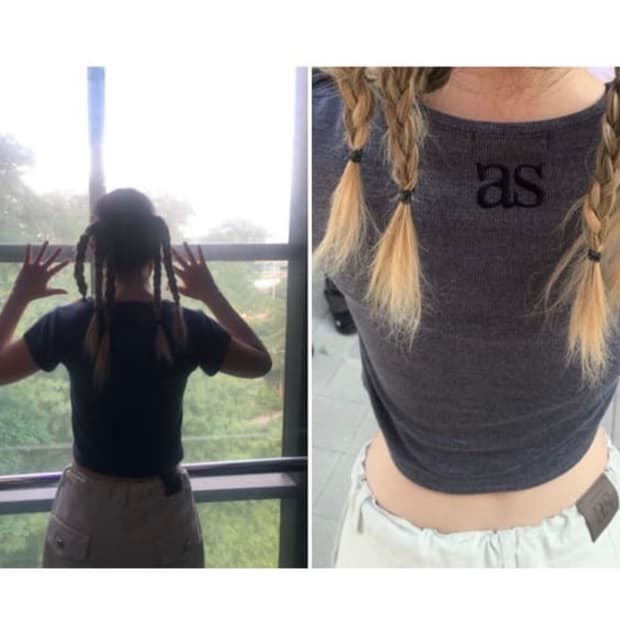 애즈온 back logo point top 차콜