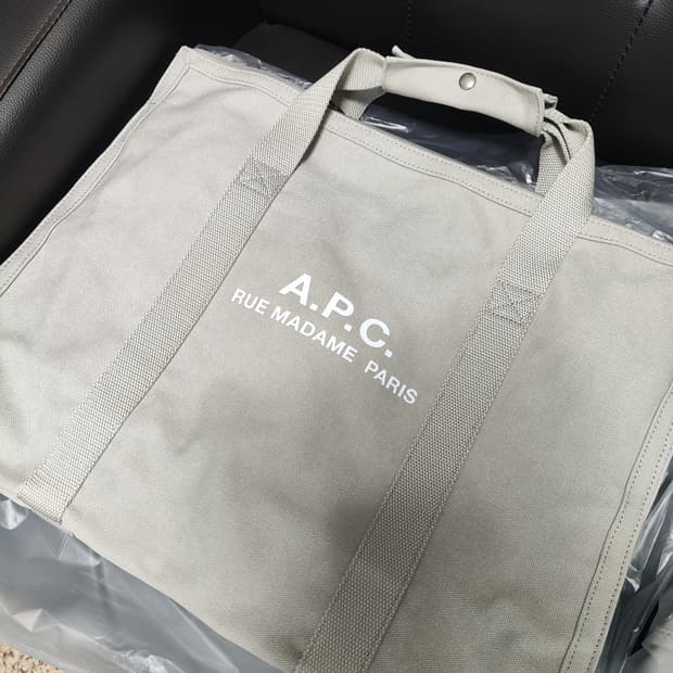 (새상품)APC 아페쎄 정품 레쿠퍼레이션 짐백 신상 샌드