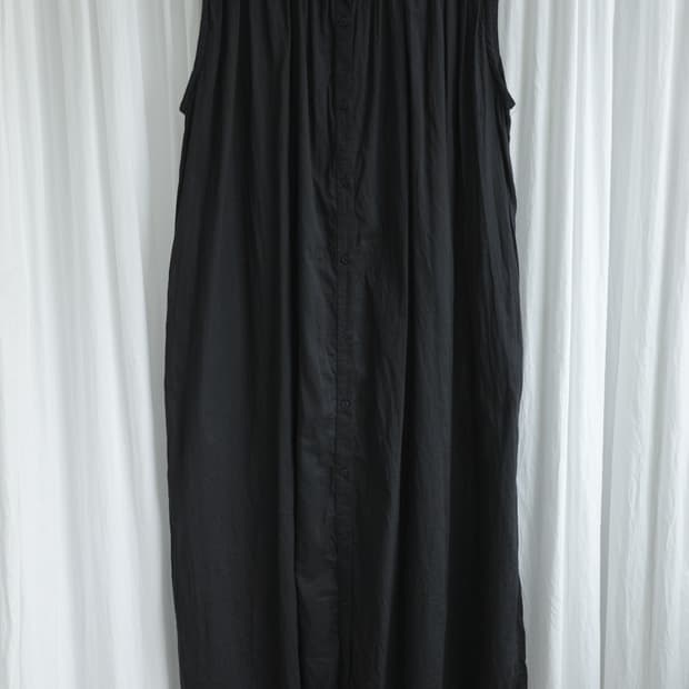 Sleeveless pleats dress