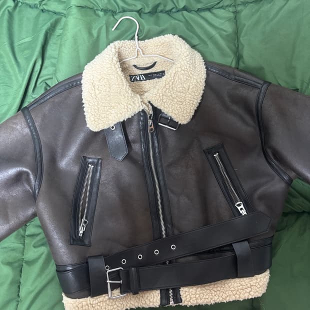 자라 더블 페이스드 크롭 점퍼