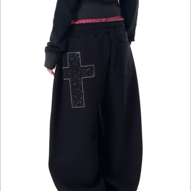 아캄 Laced CROS2 Patch Sweatpants (Black)