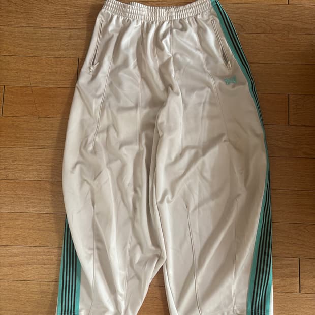 니들스 스튜디오스 HD 트랙팬츠 폴리 스무스 에크루