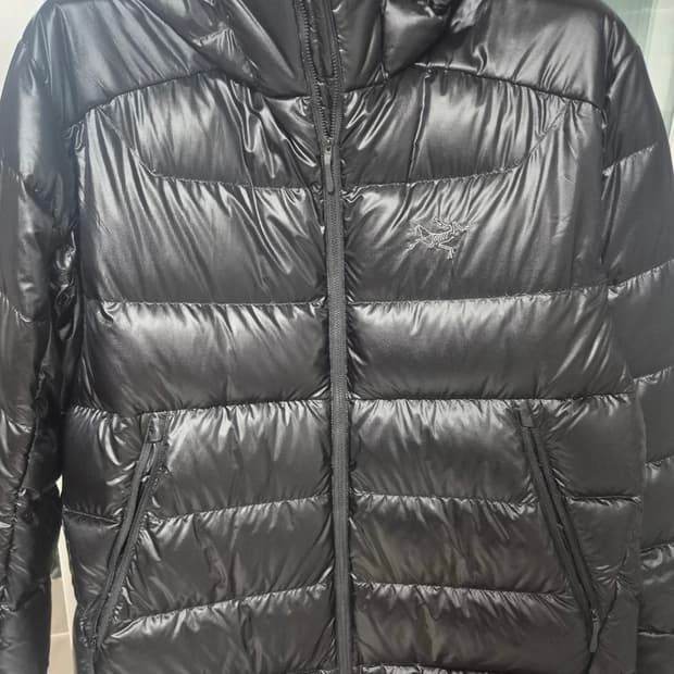 아크테릭스 세륨 SV 후디 블랙 색상입니다. XL 사이즈로, 남성분들에게