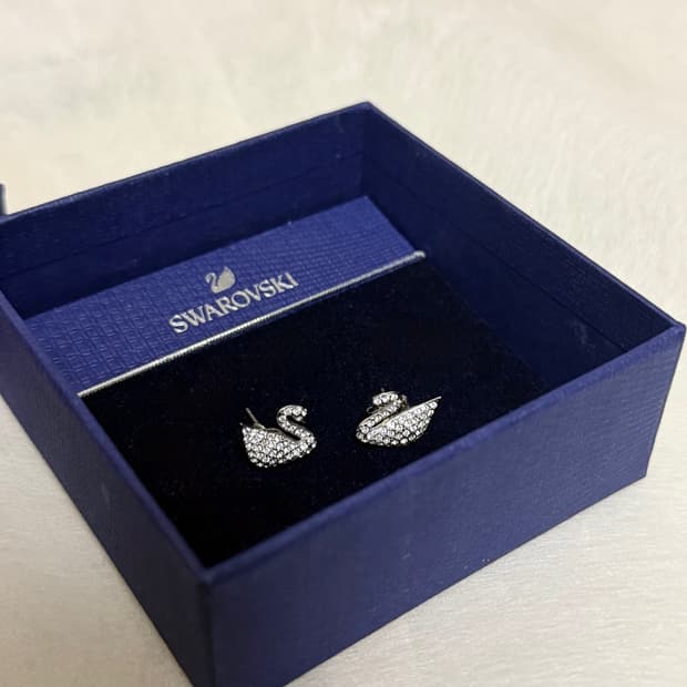 스와로브스키 스완 백조 귀걸이