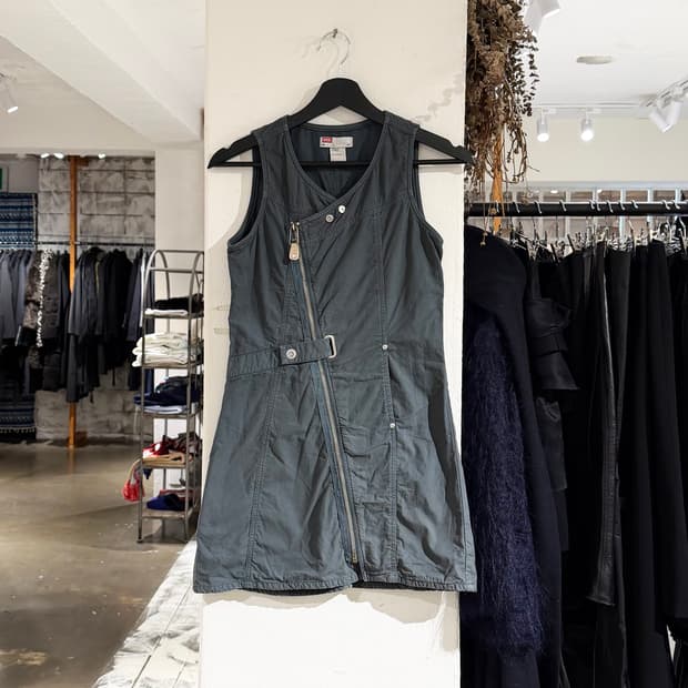 디젤 차콜 코튼 지퍼 벨티드 슬리브리스 원피스