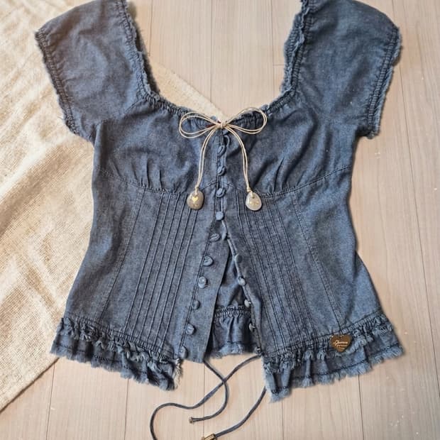 게스 오프숄더 데님블라우스