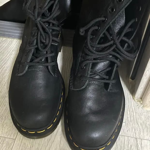 닥터마틴 1490 10홀 블랙 버지니아 240