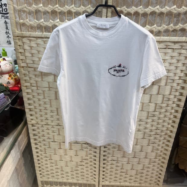 95 정품 프라다 자수 로고 반팔 팝니다