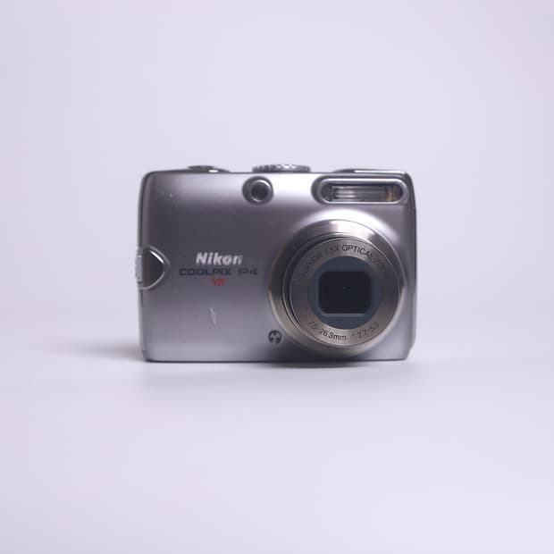 니콘 쿨픽스 P4