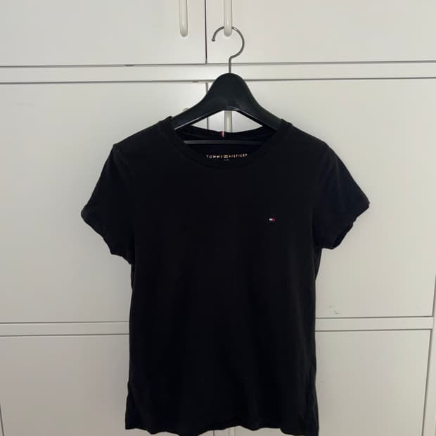 타미힐피거 크루넥 티셔츠