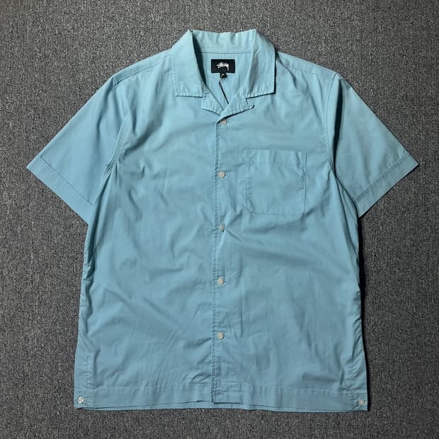 STUSSY 포켓 자수 하프셔츠
