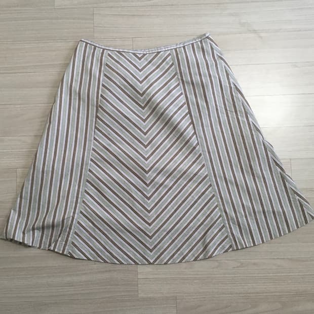 V-pattern skirt