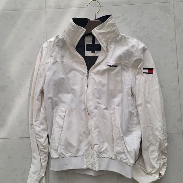 타미힐피거 캐주얼자켓 s 95정사이즈

남성95정

