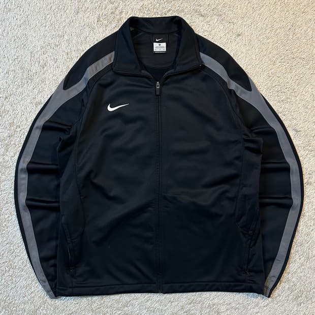 나이키 스우시 사이드라인 트랙탑 져지 블랙