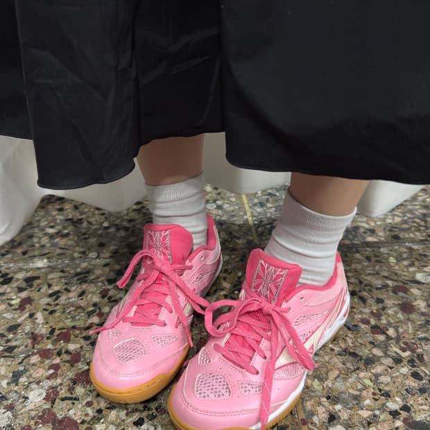mizuno pink shoes
