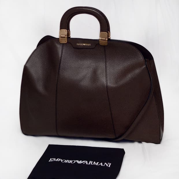 아르마니 (EA) 타우페 맥시 레더돔 빅토트 숄더백