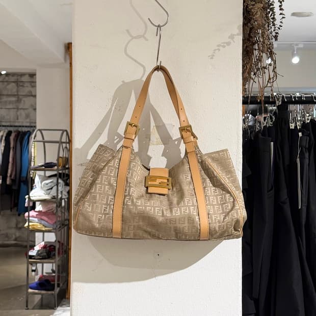 펜디 베이지 주키노 프린트 캔버스 숄더백