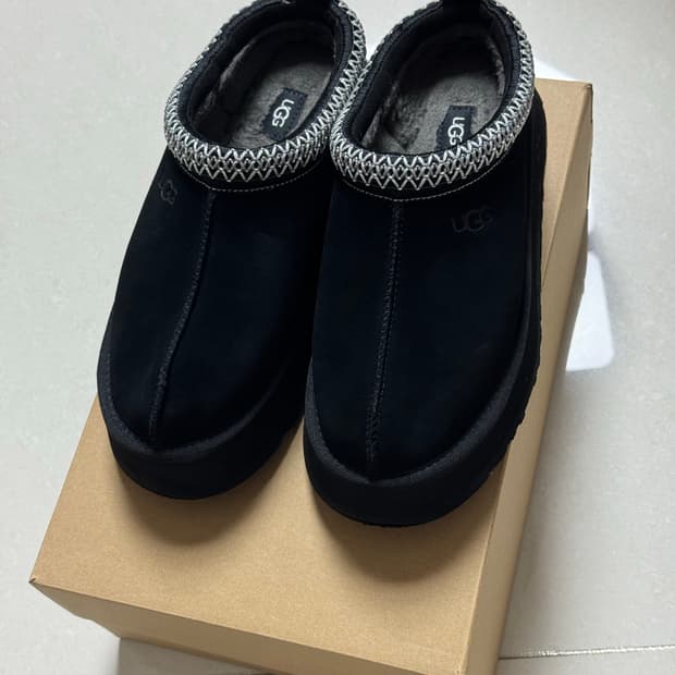 어그 타즈 블랙 260 (W7)