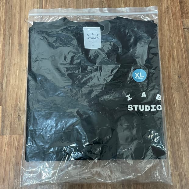 IAB Studio Basic T-Shirt Black White