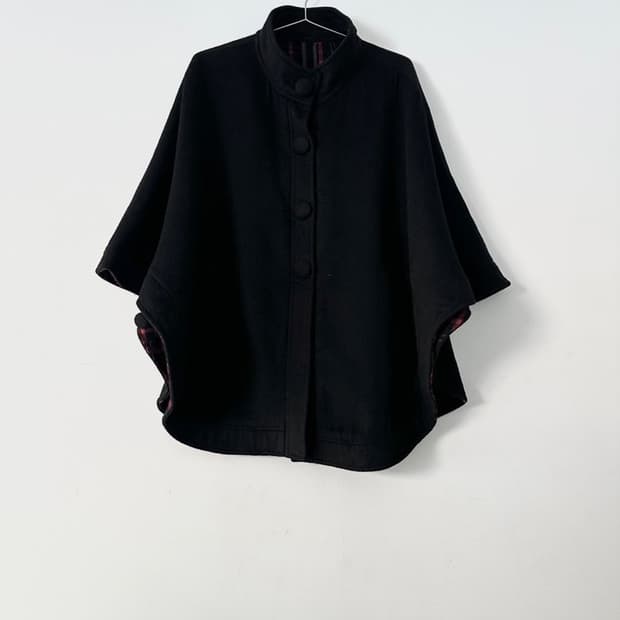 Wide 4 button poncho coat / 판초 코트