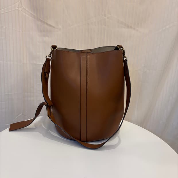 정품 덱케 하프문 버킷백    