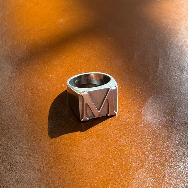 마르지엘라 20AW 로고 링