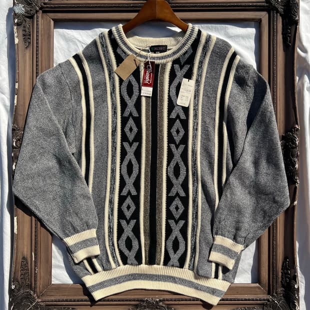 케이블 패턴 스웨터