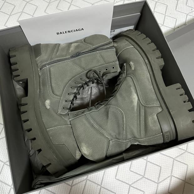 [45] 발렌시아가 스트라이크 컴뱃 부츠 카키