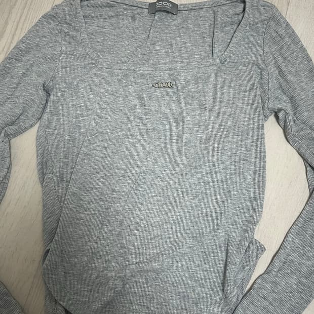 오도어 odor 스퀘어넥티 그레이