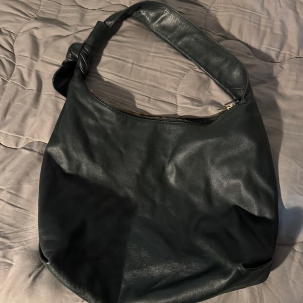 코스 다크그린 레더백