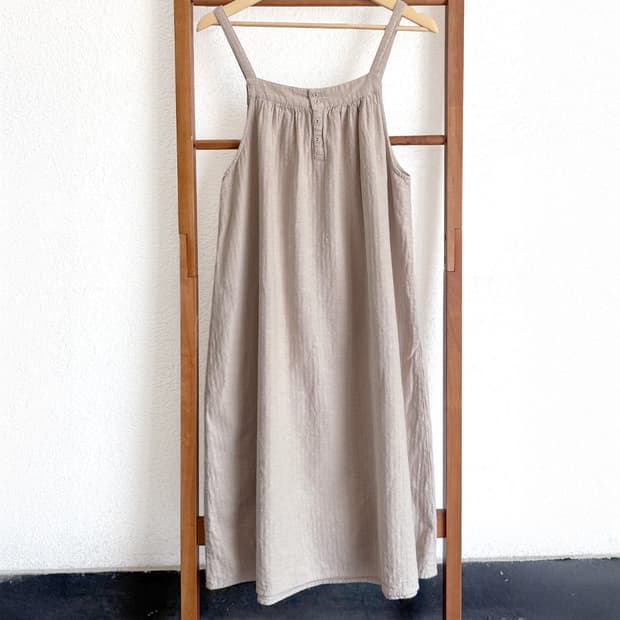 오트밀 소녀 버튼 드레스