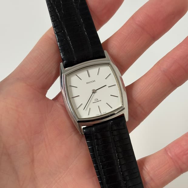 리코 RICOH 빈티지 시계 1980년대 커브드 스퀘어 탱크 리쿼츠