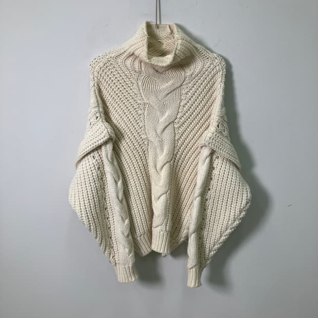 이로 아이보리 케이블 니트 스웨터 XS