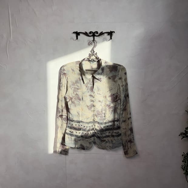 Ethnic tie dye graphic blouse