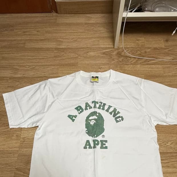 베이프(BAPE) 반팔 흰색L