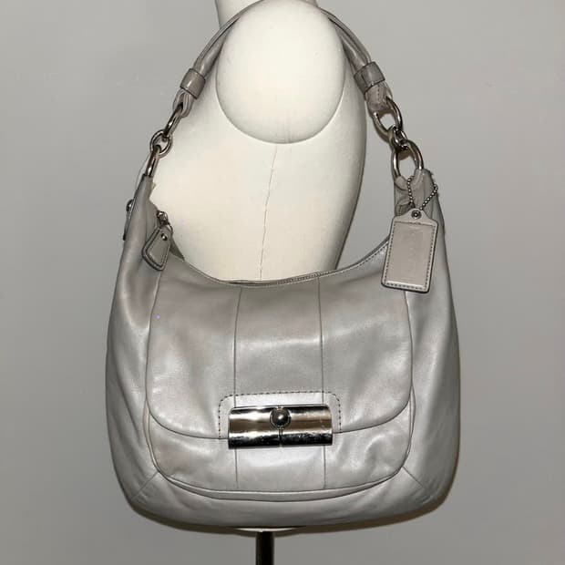 [OS] Coach VTG Grey Sholder Bag