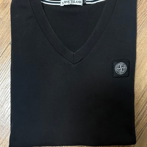 스톤아일랜드 블랙 V넥 반팔 티셔츠