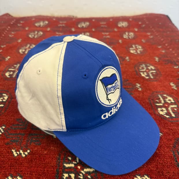 아디다스 올드스쿨 헤르타 bsc 캡