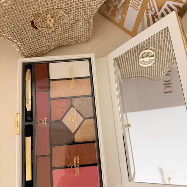 디올 멀티 메이크업 팔레트 홀리데이 별파우치