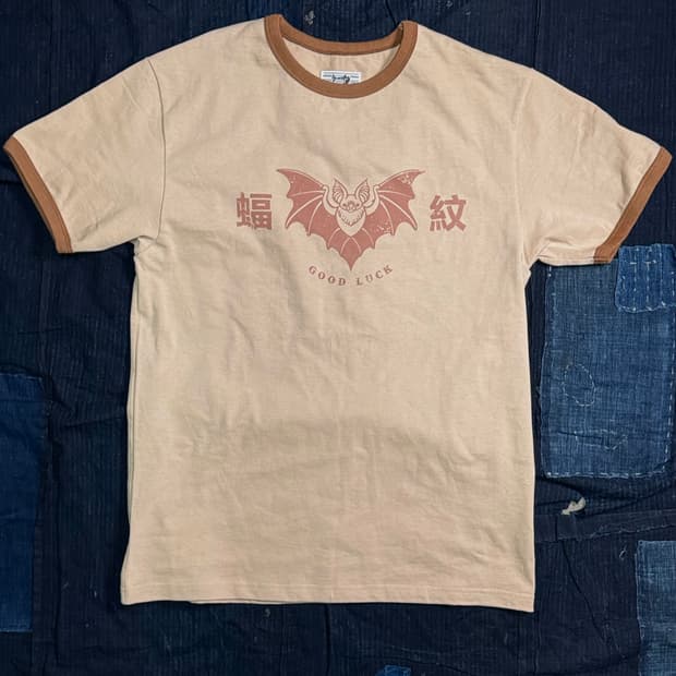 모쿠토 박쥐패턴(Good Luck) 링거티 - 브라운 M/L/XL