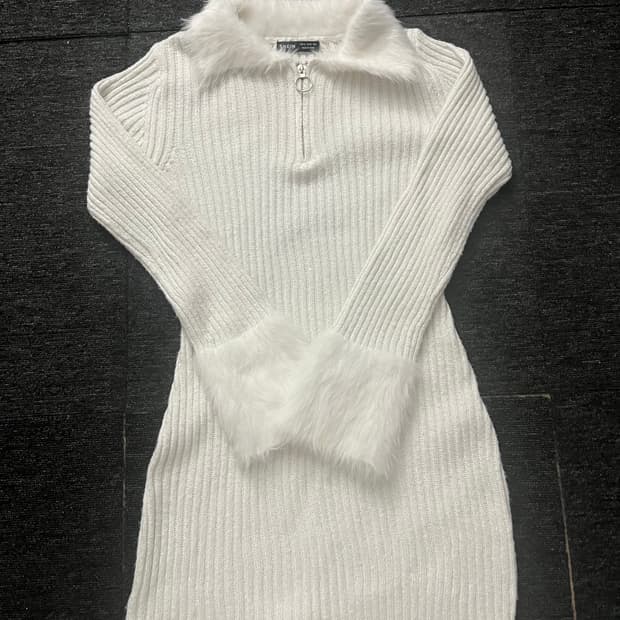 아이보리 털 장식 니트 원피스