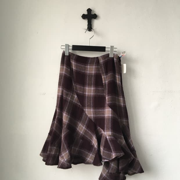 unbalanced check pattern skirt